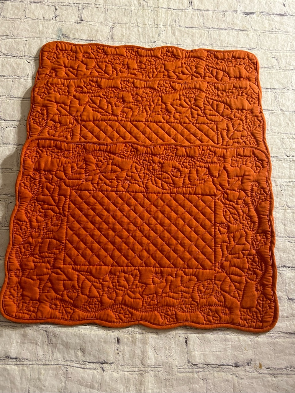 QUILTED BURNT ORANGE FALL COLOR SCALLOPED BORDER (3) PLACEMATS DIAMOND & FLORAL